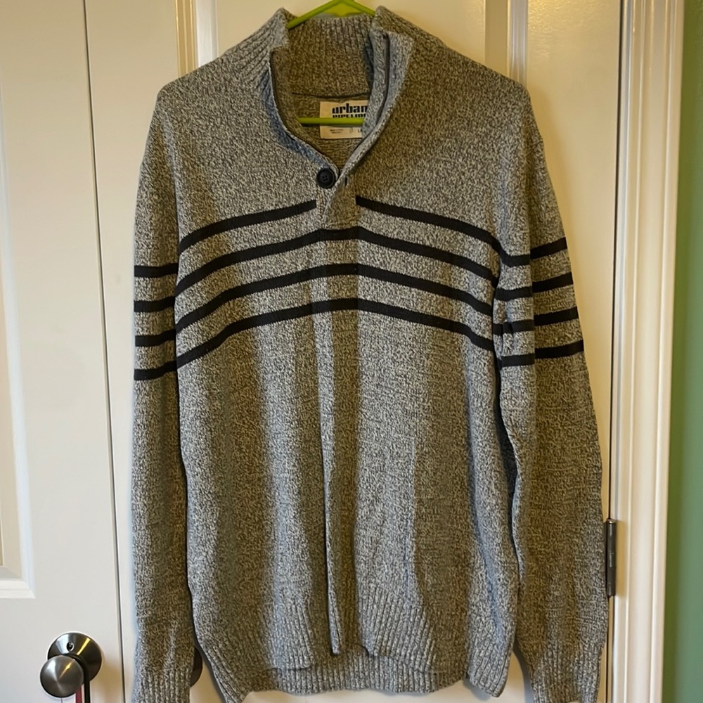 Men’s L Knit Sweater